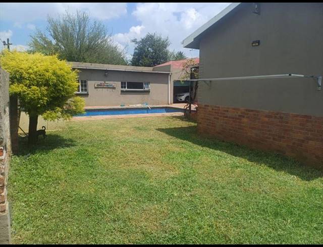 3 BEDROOM HOUSE FOR SALE IN BRENTHURST